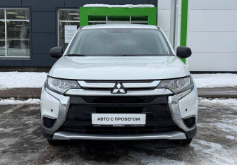 Подержанный автомобиль Mitsubishi Outlander 2018 года (2 фото)