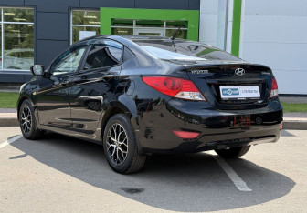 Подержанный автомобиль Hyundai Solaris Sedan 2013 года (7 фото)