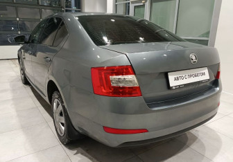 Подержанный автомобиль Skoda Octavia Liftback 2015 года (6 фото)
