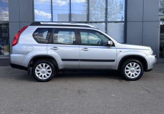 Подержанный автомобиль Nissan X-Trail 2010 года (7 фото)