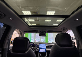 Подержанный автомобиль Geely Atlas 2023 года (18 фото)