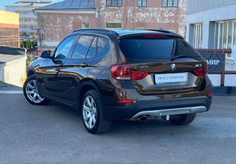 Подержанный автомобиль BMW X1 2012 года (7 фото)