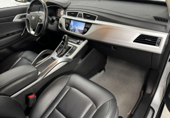 Подержанный автомобиль Geely Atlas 2018 года (10 фото)