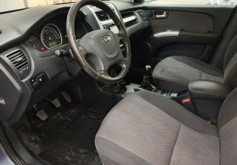 Подержанный автомобиль Kia Sportage 2009 года (9 фото)