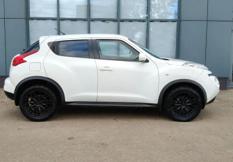 Подержанный автомобиль Nissan Juke 2014 года (6 фото)