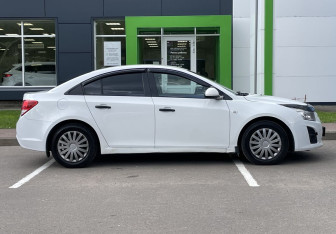 Подержанный автомобиль Chevrolet Cruze Sedan 2012 года (4 фото)