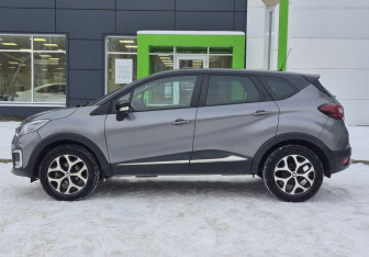 Подержанный автомобиль Renault Kaptur 2020 года (8 фото)