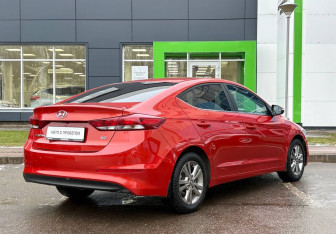 Подержанный автомобиль Hyundai Elantra Sedan 2016 года (5 фото)
