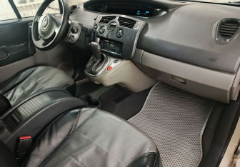 Подержанный автомобиль Renault Scenic 2007 года (14 фото)