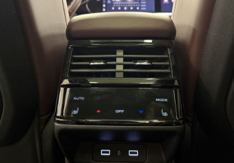 Подержанный автомобиль Geely Monjaro 2023 года (20 фото)