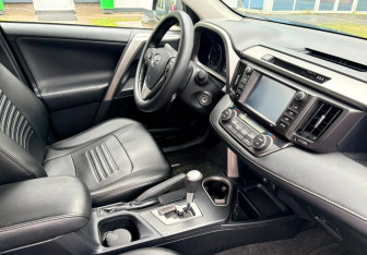 Подержанный автомобиль Toyota RAV4 2016 года (9 фото)
