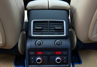 Подержанный автомобиль Audi Q7 2014 года (14 фото)