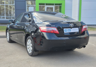 Подержанный автомобиль Toyota Camry Sedan 2006 года (7 фото)