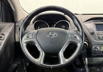 Подержанный автомобиль Hyundai ix35 2013 года (14 фото)