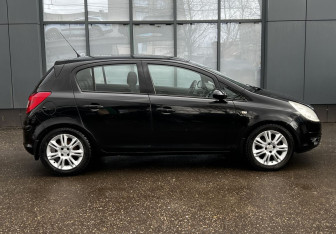 Подержанный автомобиль Opel Corsa 2008 года (8 фото)