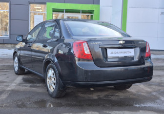 Подержанный автомобиль Chevrolet Lacetti Sedan 2011 года (7 фото)