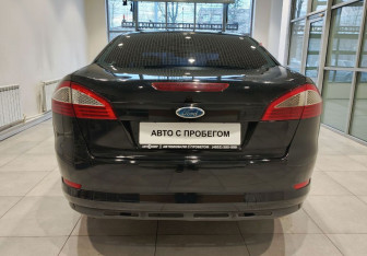 Подержанный автомобиль Ford Mondeo Sedan 2010 года (7 фото)