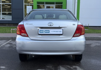 Подержанный автомобиль Toyota Corolla Sedan 2008 года (7 фото)