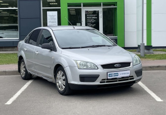 Подержанный автомобиль Ford Focus Sedan 2005 года (3 фото)