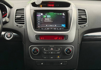 Подержанный автомобиль Kia Sorento 2015 года (14 фото)