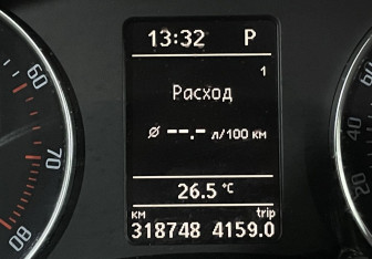 Подержанный автомобиль Skoda Octavia Liftback 2011 года (12 фото)