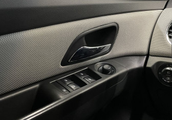 Подержанный автомобиль Chevrolet Cruze Sedan 2013 года (16 фото)