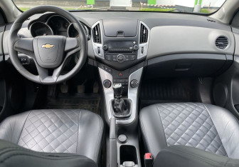 Подержанный автомобиль Chevrolet Cruze Sedan 2012 года (9 фото)