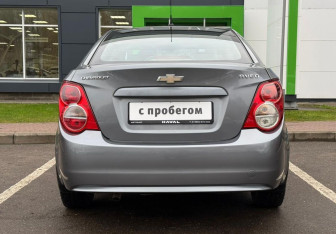 Подержанный автомобиль Chevrolet Aveo Sedan 2013 года (6 фото)
