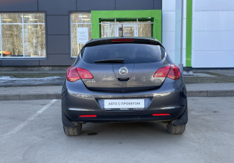Подержанный автомобиль Opel Astra Hatchback 2010 года (6 фото)