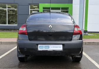 Подержанный автомобиль Renault Megane Sedan 2004 года (6 фото)