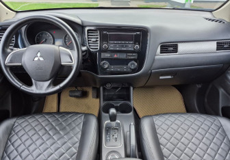 Подержанный автомобиль Mitsubishi Outlander 2014 года (9 фото)