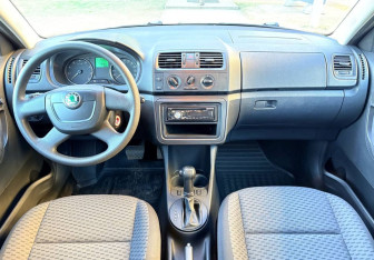 Подержанный автомобиль Skoda Fabia Hatchback 2011 года (9 фото)