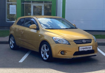 Подержанный автомобиль Kia Ceed Hatchback 2009 года (3 фото)