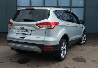 Подержанный автомобиль Ford Kuga 2014 года (7 фото)
