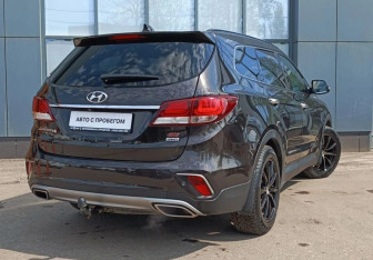 Подержанный автомобиль Hyundai Santa Fe 2016 года (6 фото)