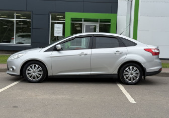 Подержанный автомобиль Ford Focus Sedan 2012 года (8 фото)