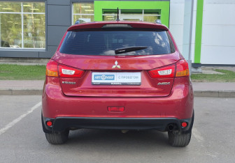 Подержанный автомобиль Mitsubishi ASX 2014 года (6 фото)
