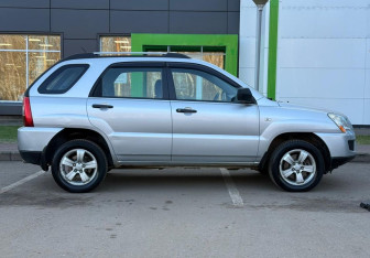 Подержанный автомобиль Kia Sportage 2009 года (4 фото)