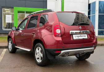 Подержанный автомобиль Renault Duster 2015 года (7 фото)