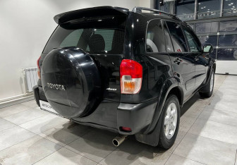 Подержанный автомобиль Toyota RAV4 2002 года (4 фото)