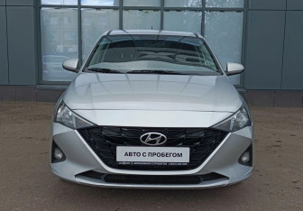 Подержанный автомобиль Hyundai Solaris Sedan 2021 года (2 фото)