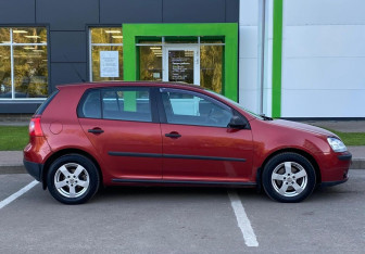 Подержанный автомобиль Volkswagen Golf Hatchback 2008 года (4 фото)