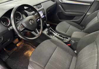 Подержанный автомобиль Skoda Octavia Liftback 2018 года (9 фото)