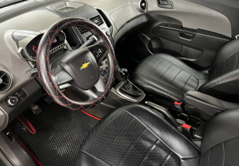 Подержанный автомобиль Chevrolet Aveo Sedan 2012 года (8 фото)