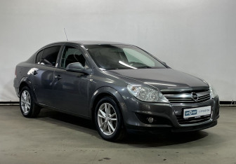 Подержанный автомобиль Opel Astra Sedan 2011 года (3 фото)