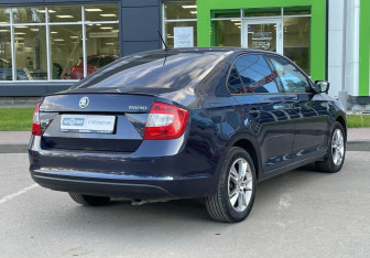 Подержанный автомобиль Skoda Rapid Liftback 2015 года (5 фото)