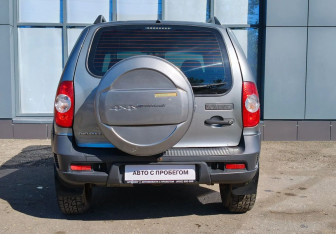 Подержанный автомобиль Chevrolet Niva 2013 года (7 фото)