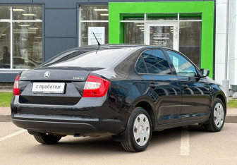 Подержанный автомобиль Skoda Rapid Liftback 2015 года (5 фото)