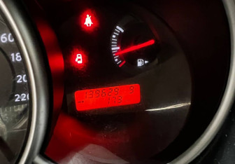 Подержанный автомобиль Nissan Tiida Hatchback 2013 года (13 фото)