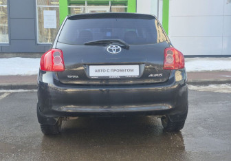 Подержанный автомобиль Toyota Auris Hatchback 2007 года (6 фото)